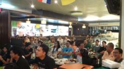 Panasnya Duduk Satu Meja saat Nobar