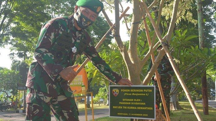 Akhiri Masa Jabatan, Pangdam IX/Udayana Pamitan dengan Tanam Pohon Beringin Putih