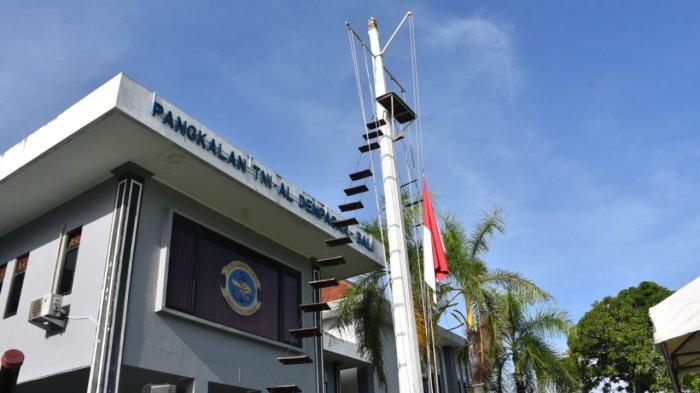 Dua Prajurit TNI AL Gugur Diserang KKB di Papua, Lanal Denpasar Kibarkan Bendera Setengah Tiang