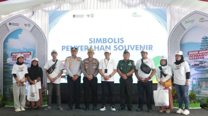 PEGADAIAN - Program Mudik Nyaman Bersama diikuti 12 Kantor Wilayah Pegadaian dan salah satu diantaranya Pegadaian Kanwil VII Bali Nusra (Denpasar). Pemberangkatan peserta mudik Pegadaian Kanwil VII ini dilakukan pada Kamis (12/3/2026) di halaman Kantor Pegadaian Kanwil VII Denpasar yang beralamat di Jl. Raya Puputan No. 23 C Renon, Denpasar, Bali.