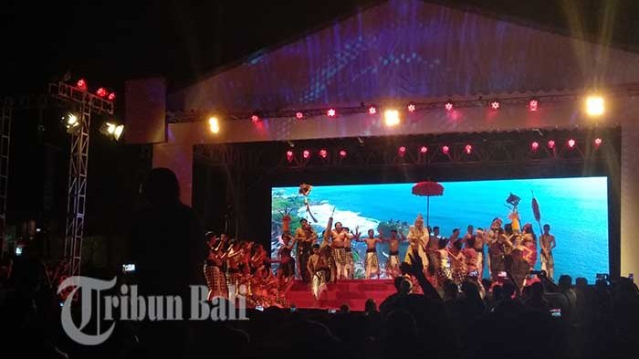 Ribuan Wisatawan Serbu DTW Tanah Lot Saksian Art and Culture Weekend 2018, Begini Keunikkannya