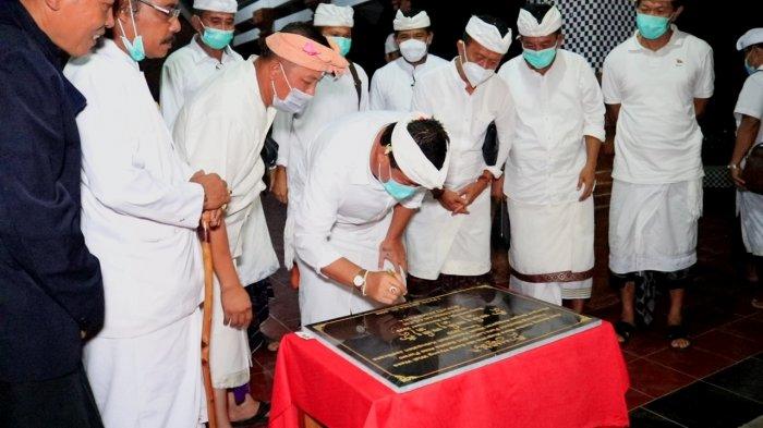 Bupati Artha Resmikan Bale Wantilan Pura Luhur Giri Salaka Alas Purwo
