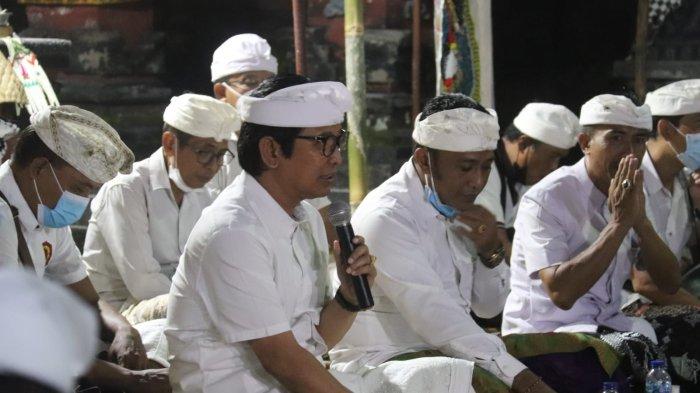 Sekda Adi Arnawa Hadiri Pujawali di Pura Paibon Agung Tegal Linggah Sedang Abiansemal Badung