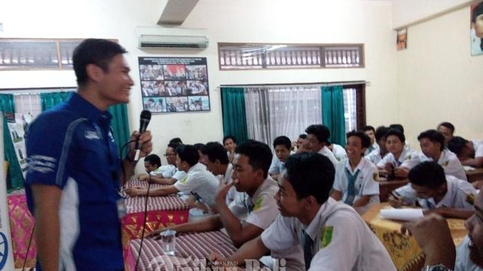 Siswa SMK Saraswati 2 Denpasar Ini Sigap Jelaskan Teknologi Blue Core