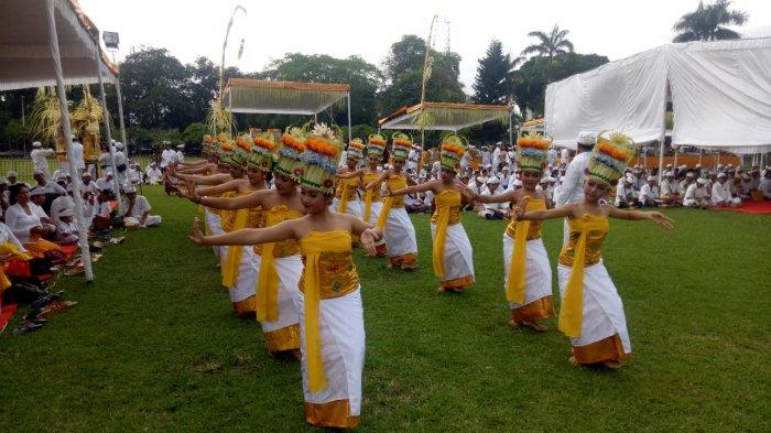 Upacara Tawur Kesanga Dipuput Enam Sulinggih, Dihadiri Ribuan Masyarakat Denpasar