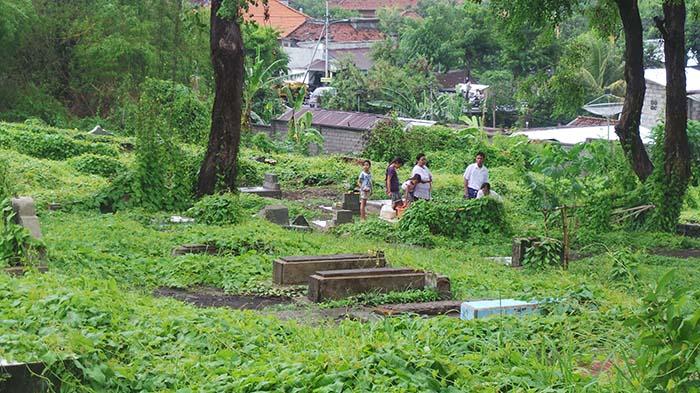 Warga Buleleng Munjung di Setra Saat Hari Raya Galungan