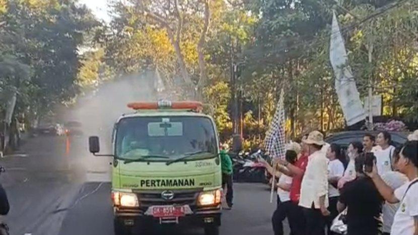 HARI LINGKUNGAN HIDUP, DLHK Denpasar Semprotkan 40 Ribu Liter Eco Enzyme