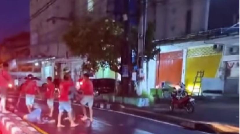 Pekerja Kontraktor di Bali Dikeroyok Segerombolan Baju Merah, Polisi Sebut Berawal dari Salah Paham