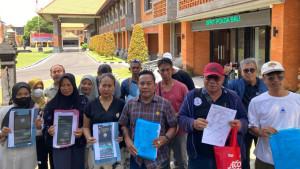 10-warga-di-Bali-menyambangi-SPKT-Polda-Bali-melaporkan-kasus-dugaan-penipuan.jpg