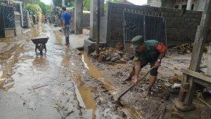12-Motor-dan-Dua-Mobil-Warga-Ikut-Terendam-Banjir-Bandang.jpg