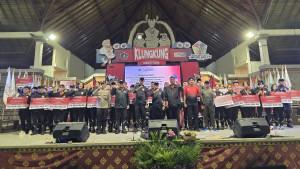 Acara-penyerahan-bonus-kepada-atlet-Klungkung-peraih-medali-di-ajang-Porprov-Bali-2025.jpg