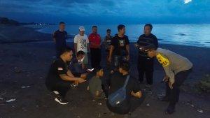 Adi-Palguna-yang-berhasil-diselamatkan-warga-pasca-terseret-ombak.jpg