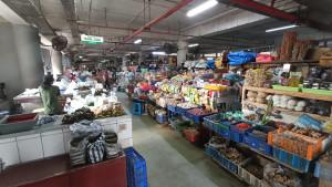 Aktivitas-pedagang-di-Pasar-Badung-Denpasar-pasca-banjir-bandang-pada-10-September-2025-lalu.jpg