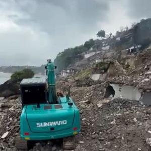 Alat-berat-kembali-dikerahkan-PUPR-Badung-untuk-membersihkan-puing-Pantai-Bingin.jpg
