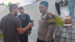 Anggota-Polsek-Kuta-Utara-saat-mendatangi-sebuah-vila-8899.jpg