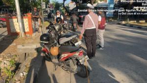 Anggota-Satlantas-Polres-Kawasan-Bandara-I-Gusti-Ngurah-Rai-dan-Angkasa-Pura-Indonesia.jpg
