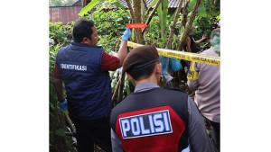 Aparat-kepolisian-melakukan-olah-TKP-penemuan-jasad-pemburu-burung.jpg