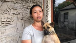 Ayu-bersama-Moka-anjing-kesayangannya-saat-ditemui-pada-Minggu-14-September-2025.jpg