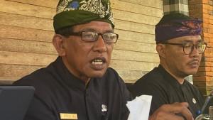 BERI-KETERANGAN-Sekda-Jembrana-I-Made-Budiasa-saat-memberikan-keterangan.jpg