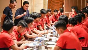 BERI-MOTIVASI-Erick-Thohir-memberikan-lecutan-semangat-kepada-pemain-Timnas-U23-Indonesia.jpg