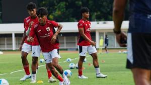 BERLATIH-Para-pemain-Timnas-U-17-Indonesia-termasuk-Evandra-Florasta-berlatih.jpg