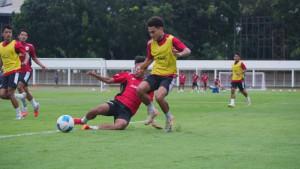 BERLATIH-Para-pemain-timnas-U-22-Indonesia-menggelar-latihan-pertama-di-Stadion-Madya.jpg