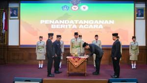 Bakesbangpol-resmi-saat-mengangkat-Pelaksana-Duta-Pancasila-Paskibraka.jpg