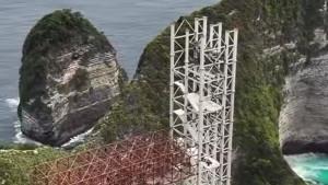 Bangunan-diduga-proyek-lift-di-Pantai-Kelingking-Nusa-Penida.jpg