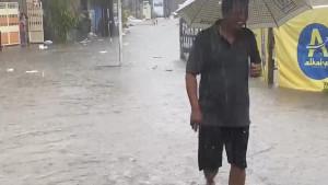 Banjir-terjadi-di-seputaran-Jalan-Buana-Taman-Denpasar.jpg
