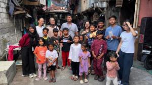 Belasan-anak-yang-tinggal-di-kawasan-Kampung-Plastik-TPST-Monang-maning.jpg