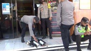 Belasan-meriam-pipa-paralon-diamankan-Polsek-Payangan.jpg