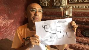 Bendesa-Adat-Ungasan-I-Wayan-Disel-Astawa-menunjukkan-peta-56.jpg
