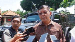 Bupati-Buleleng-I-Nyoman-Sutjidra-saat-memberikan-keterangan-terkait-somasi.jpg