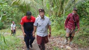 Bupati-Gede-Dana-Memantau-Proyek-Infrastruktur-di-Karangasem-Saat-Hari-Libur.jpg