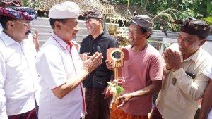 Bupati-Gede-Dana-Serahkan-Kunci-4-Unit-Rumah-Bantuan-CSR-BPD-Korpri-Ke-Warga-Kurang-Mampu.jpg