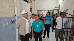 Bupati-Karangasem-Gusti-Putu-Parwata-saat-meninjau-Puskesmas-Sidemen-Jumat-3-Oktober-2025.jpg