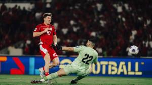 CETAK-GOL-Striker-Timnas-Indonesia-Ole-Romeny-sukses-menceploskan-gol-di-laga-melawan-Bahrain.jpg