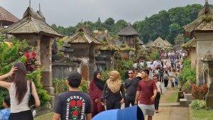 Cuaca-Ekstrem-dan-Efisiensi-Kunjungan-Wisatawan-di-Desa-Wisata-Penglipuran-Bangli-Turun.jpg
