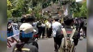 DEMO-Suasana-di-depan-kantor-DPRD-Bali-pada-17-Februari-2025.jpg