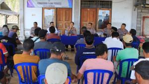 DIALOG-Polres-Jembrana-melaksanakan-Jumat-Curhat-bersama-kelompok-nelayan.jpg