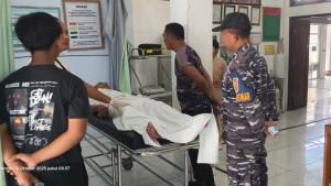 Diduga-Terpeleset-Seorang-Penumpang-Kapal-Terjatuh-ke-Laut-Selat-Bali-Dievakuasi-Nelayan.jpg