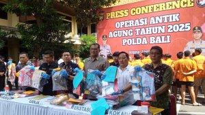 Ditresnarkoba-Polda-Bali-menggelar-press-conference-Operasi-Antik-2025.jpg