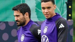 Dua-pemain-Timnas-Jerman-Ilkay-Gundogan-kiri-bersama-rekannya.jpg