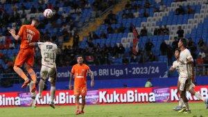 Duel-pemain-dalam-laga-Borneo-FC-vs-Bali-United-5.jpg
