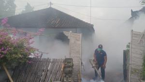 FOGGING-Petugas-saat-melakukan-pemberantasan-sarang-nyamuk-PSN.jpg