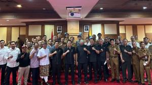 Foto-bersama-Pansus-DPRD-Badung-xdsfb-dfbhn.jpg