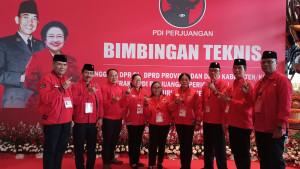 Fraksi-PDIP-Klungkung-Kompak-Hadir-Bimtek-PDIP-Di-Bali.jpg