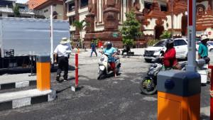Gate-parkir-di-Pasar-Badung-Denpasar.jpg