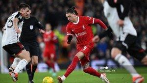 Gelandang-Fulham-Joao-Palhinha-Kiri-bersaing-dengan-striker-Liverpool-Darwin-Nunez.jpg