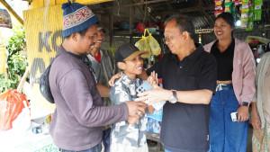 Gubernur-Bali-Wayan-Koster-kunjungi-warung-kecil-di-pinggir-Jalan.jpg